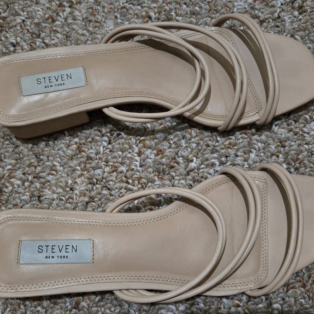 Women's Cream Slip On Sandals Small Heel Size 9.5